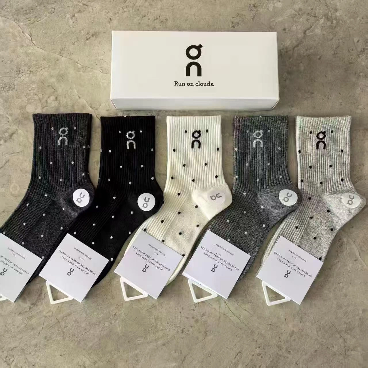 5 Pairs  Women Black Label Polka Dot Print Mid‑Calf Crew Socks Fashion Casual Athletic Socks Gift Box