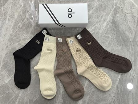 Alo Cable Knit Crew Socks, 5 Pairs Luxury Gift Box, Soft Warm Casual Socks